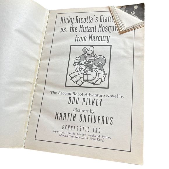 Scholastic Book Set Of 2 Elementary Level Books Ricky Ricotta Robots‎ & Scooters - Picture 7 of 14